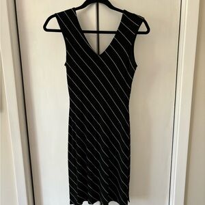 White House Black Market Black and White Dress Size Small (S)